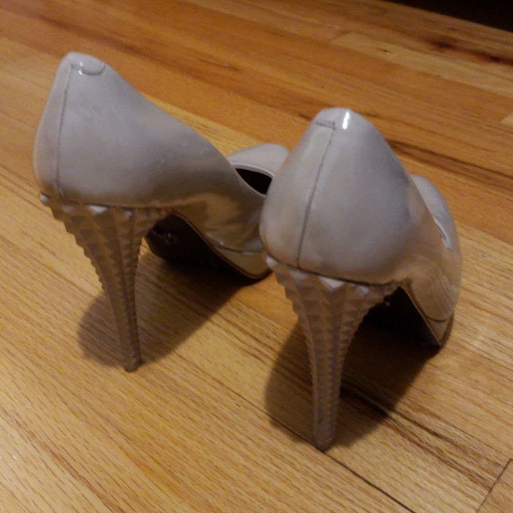 Heels - Picture 2 of 4